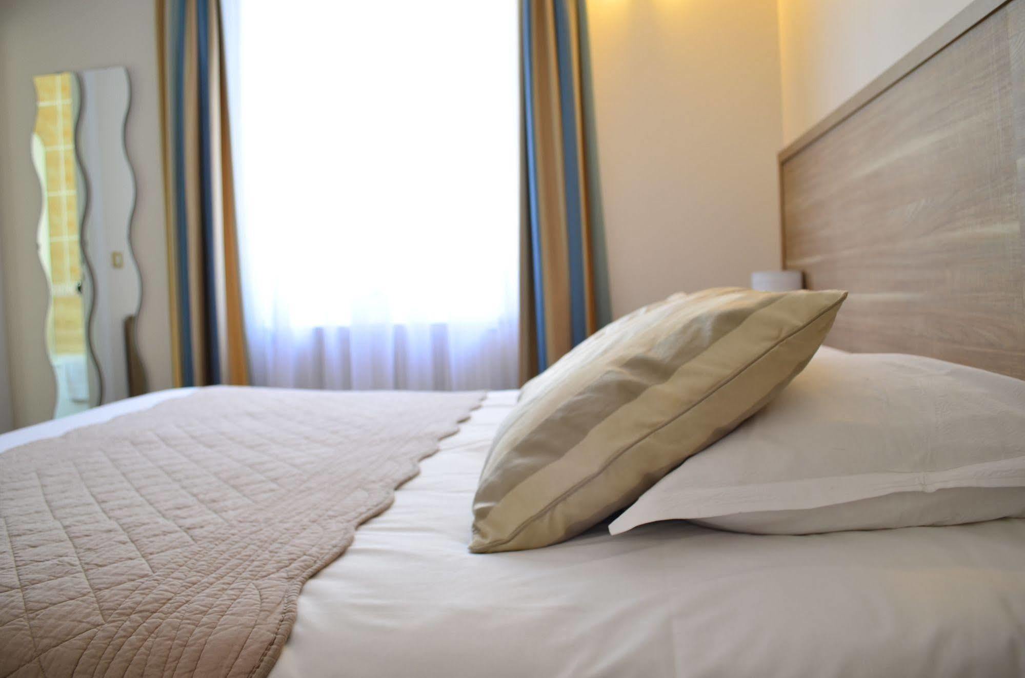 Hotel Elizabeth - Intra Muros Сен Мало Екстериор снимка