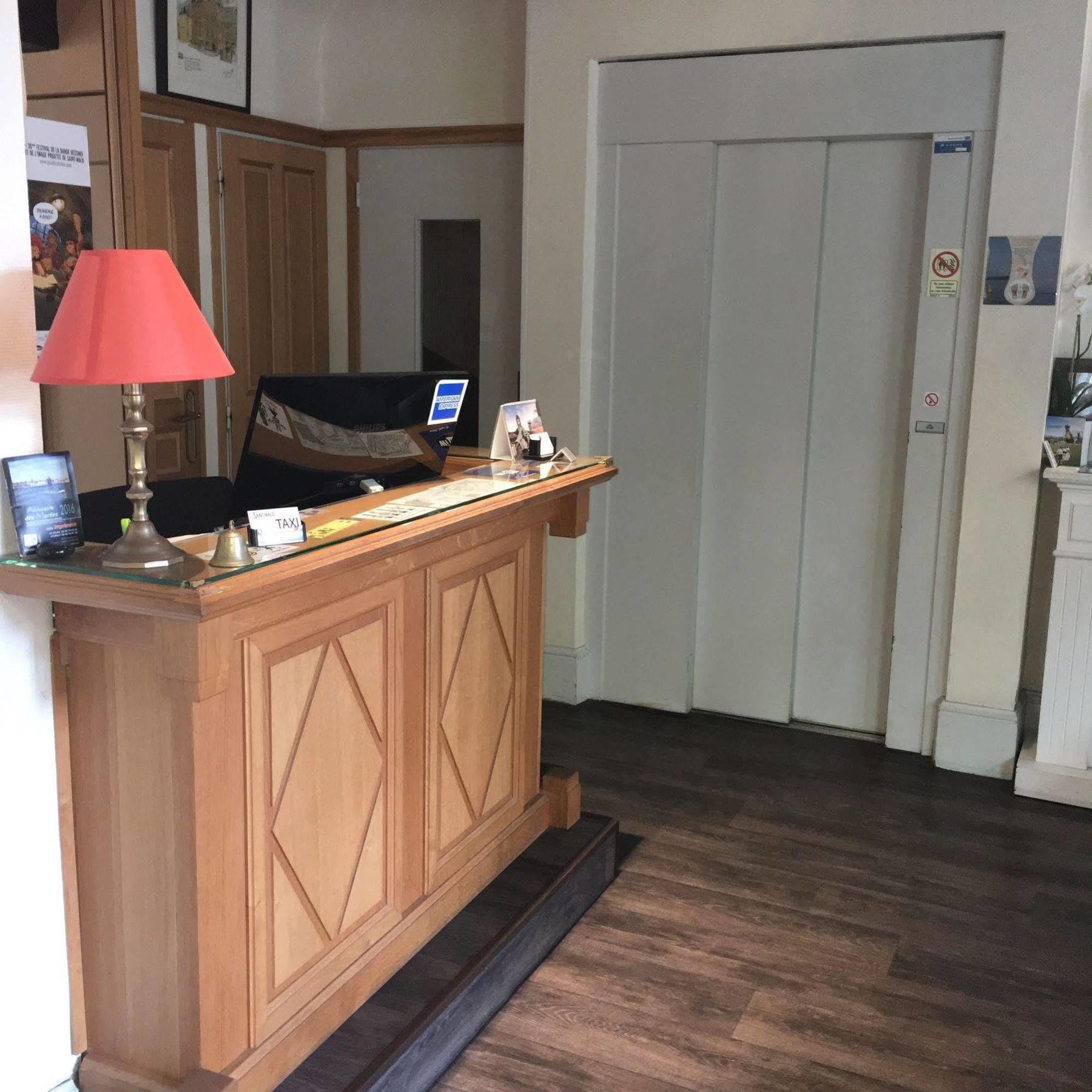 Hotel Elizabeth - Intra Muros Сен Мало Екстериор снимка